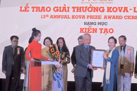 Remise du prix KOVA aux scientifiques et étudiants exemplaires