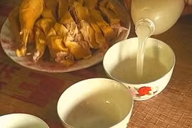 L'alcool «hoang» de l’ethnie Muong à l’occasion du Nouvel An lunaire