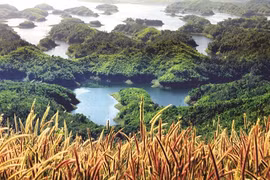 Une baie de Ha Long au Tây Nguyên