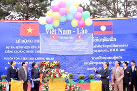 Le Vietnam aide le Laos à construire l’hôpital d’amitié de Xieng Khouang