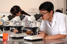 Vietnam et Laos resserrent leur coopération dans la recherche scientifique