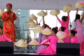 Le Vietnam brille à la 10e Fête de la diversité culturelle de Varsovie