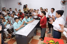 La présidente de l’Assemblée nationale inspecte le travail électoral