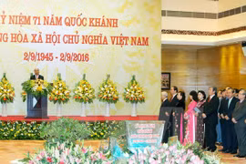 Le PM Nguyen Xuan Phuc donne un banquet à l’occasion de la Fête nationale