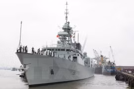 Un navire de la Marine royale canadienne en visite à Ho Chi Minh-Ville