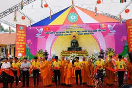 Réception de la statue du Bouddha de Jade pour la paix universelle à Vinh Phuc