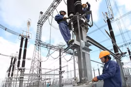 77.206 milliards de dôngs investis dans le réseau de transport d’électricité en cinq ans