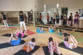 Le yoga a la cote, même chez les enfants