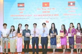 Échanges entre les jeunes des trois pays indochinois à Ho Chi Minh-Ville 