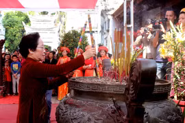 La vice-présidente Nguyên Thi Doan à la fête du temple des deux sœurs Trung
