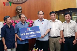 Le Front de la Patrie du Vietnam collecte des fonds pour les sinistrés du Centre