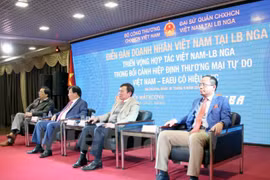 Le vice-PM Trinh Dinh Dung au Forum des hommes d’affaires vietnamiens en Russie