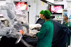 De la chirurgie endoscopique en robot médical en pédiatrie 