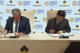 Le vietnamien PV Oil et le russe Rosneft signent un accord de fourniture de pétrole 