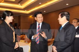 Le Premier ministre laotien termine sa visite au Vietnam 