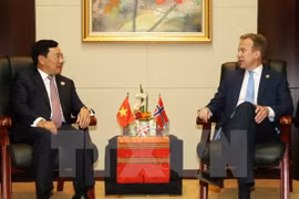 Pham Binh Minh rencontre des chefs de la diplomatie norvégienne, néo-zélandaise et canadienne.