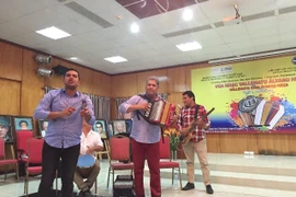 Echange musical à l'occasion de la visite de l'accordéoniste Alvaro Meza au Vietnam