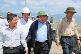 Nguyên Xuân Phuc inspecte les dispositifs anti-sécheresse à Ninh Thuân