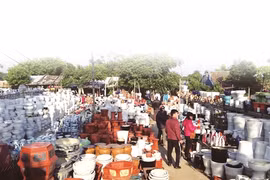 Balade au marché de céramique de Tu Liên