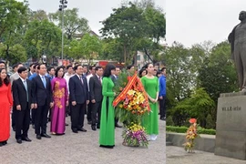 Commémorations du 146e anniversaire de la naissance de Lénine à Hanoi