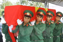 Nghe An : inhumation des restes de soldats tombés au Laos