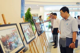 Exposition : Truong Sa vu par des reporters de la VNA