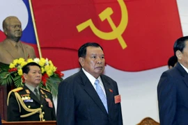 Félicitations aux hauts dirigeants laotiens