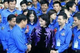 La Présidente de l’AN reçoit 445 jeunes exemplaires du Vietnam