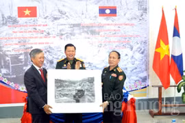 Le Vietnam offre 100 photos et cartes sur la Piste Hô Chi Minh au Laos