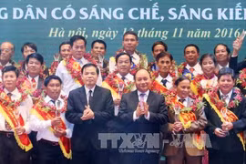 Distinction des coopératives et des agriculteurs exemplaires en 2016