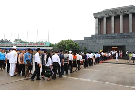 Plus de 450.000 touristes visitent Hanoi et Da Nang durant les jours fériés 
