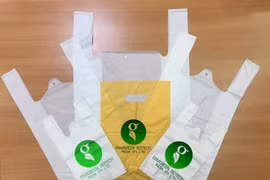 Des sacs en plastique fabriqués à partir de manioc