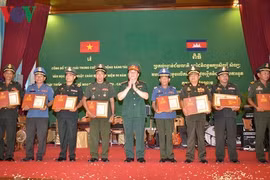 Remise des prix du concours d'écriture sur les liens Vietnam-Cambodge 