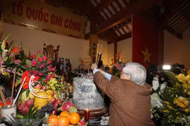 Le secrétaire général Nguyen Phu Trong rend hommage à l’ancien dirigeant Nguyen Duc Canh 
