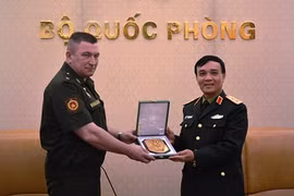 Une délégation d'experts militaires russes au Vietnam