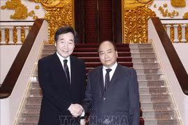 Entrevue entre le PM Nguyen Xuan Phuc et son homologue sud-coréen Lee Nak-yeon