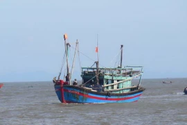 Des bateaux de pêche de Quang Binh sont dotés d'équipements HF