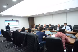 Le groupe Hoa Phat et celui italien Danieli étudient la production de l'acier inoxydable