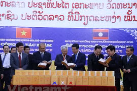 Plus de volumes des "Oeuvres complètes du Président Ho Chi Minh" traduites en laotien