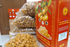 Production traditionnelle de longanes séchés à Hung Yen