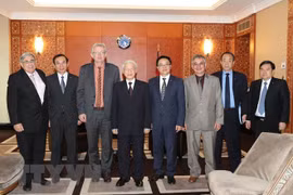 Les relations entre le PCV et le PCF sont en bonne voie de développement