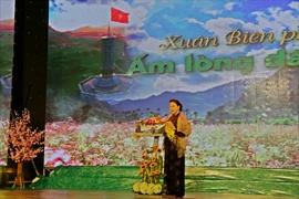 La présidente de l’AN visite des gardes-frontière à Ha Giang
