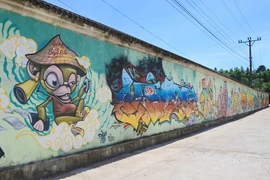 Des peintures murales géantes à Hue