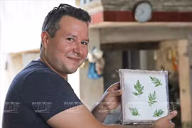 La fabrication du papier "do" dans la province de Hoà Binh