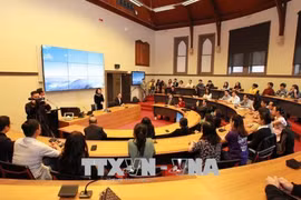 La vice-présidente Dang Thi Ngoc Thinh visite l’Université RMIT en Australie