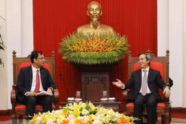 Nguyen Van Binh travaille avec des représentants de Facebook, Apple et Coca Cola