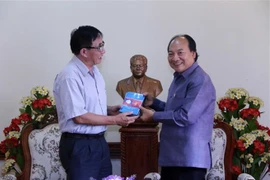 Le Vietnam remet au Laos un film sur le président Souphanouvong