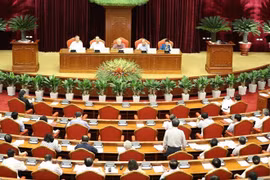 Le 7e Plénum du CC du PCV: rapport sur la direction du Bureau Politique et du Secrétariat