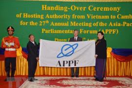 L'AN vietnamienne remet la présidence du FPAP au Cambodge