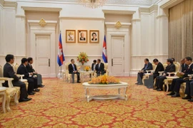Le Premier ministre cambodgien apprécie l’assistance du Vietnam